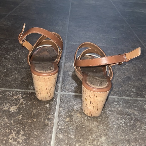 Neutral Wedges - Picture 3 of 3